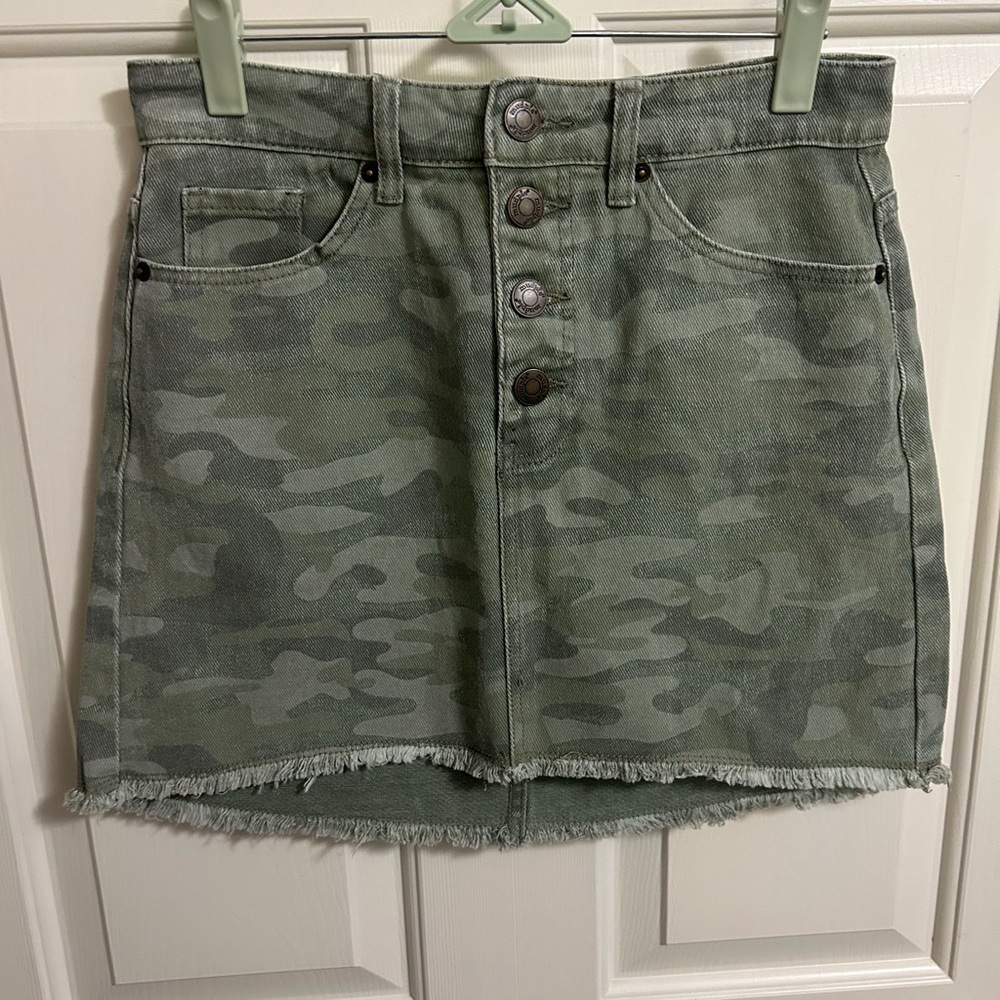 2/$28 Mud Pie Windsor Buttonfly Camo Denim Mini Skirt High-Low Hem Size‎ XS NWT